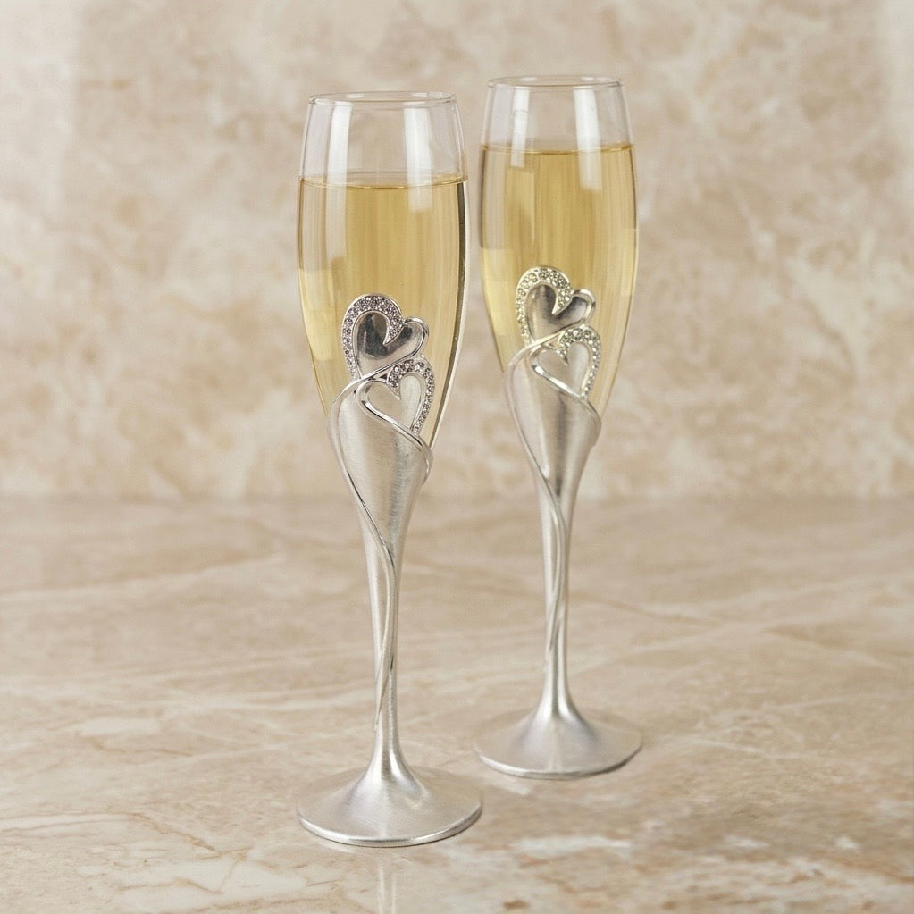 Par de copas, Brillante Amor, color plateadas con dos corazones con aplicaciones de cristales tipo Swarovski.