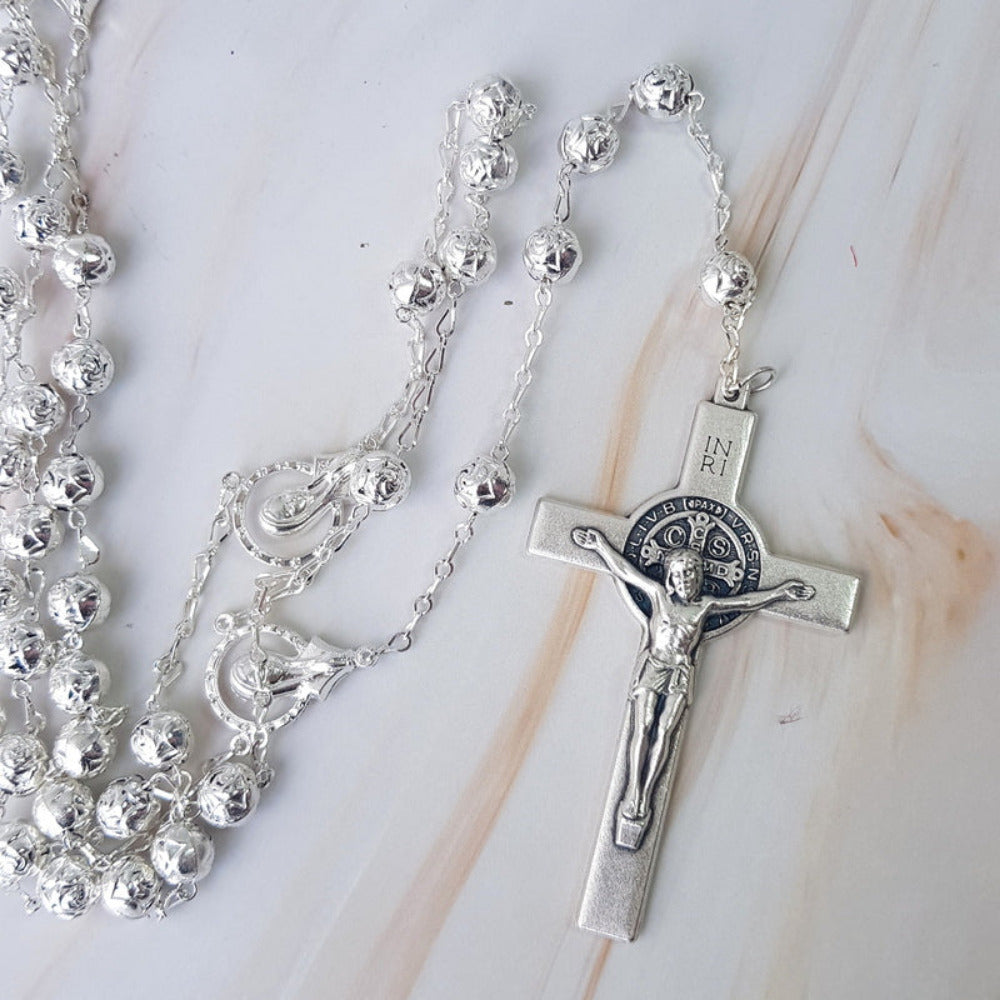 Lazo Rose Silver con cruz italiana de San Benito