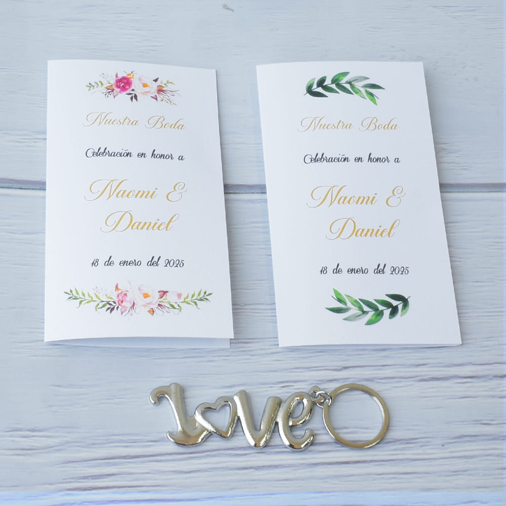 Llavero destapador de metal plateado con la palabra love y tarjetas personalizadas, recuerdos originales para boda en CDMX.