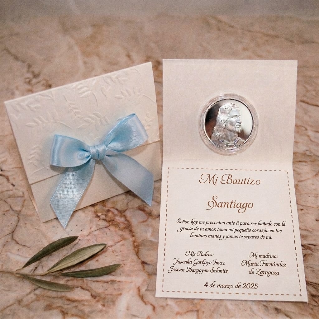 Bolo para bautizo con moneda de la ultima cena de plata laminada para niño.