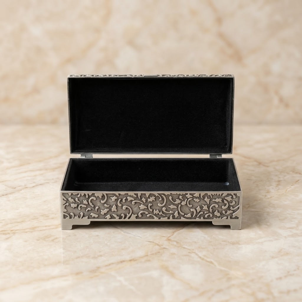 Cofre para lazo para boda, modelo Toledo.
Mostrando el interior, forrado en terciopelo negro.