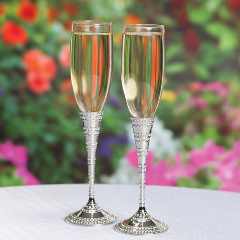 Pareja de copas para brindis de novios con tallos plateados recubiertos de cristales brillantes (strass), elegantes flautas de cristal para champaña en bodas y eventos sociales.
