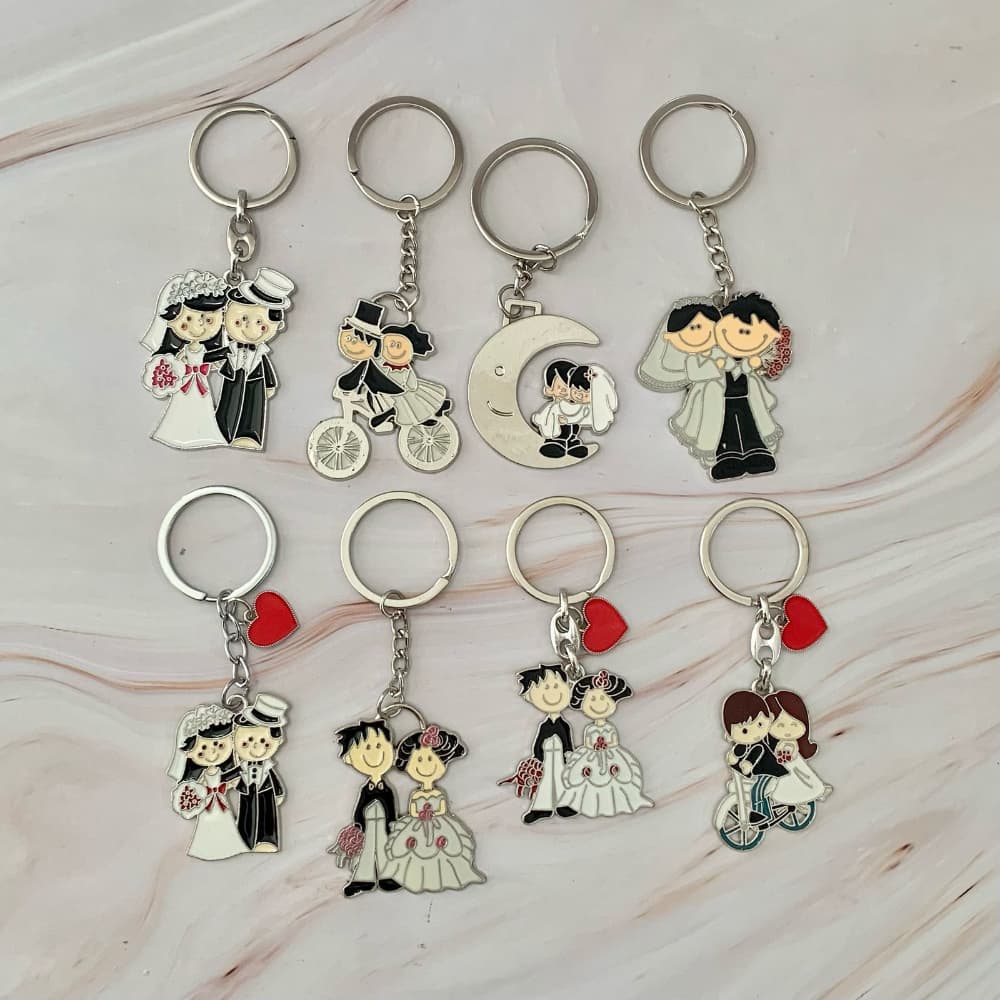 Llavero para boda, novios en auto vintage