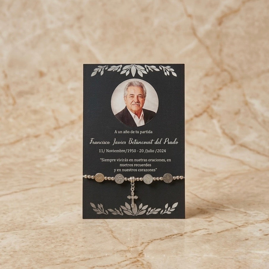 Bolo para recuerdo luctuoso Luz Eterna, con pulsera de San Benito.