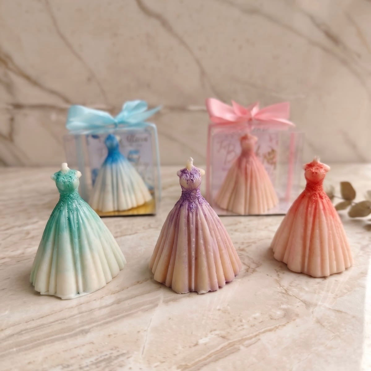 Velas de vestido en diversos colores.