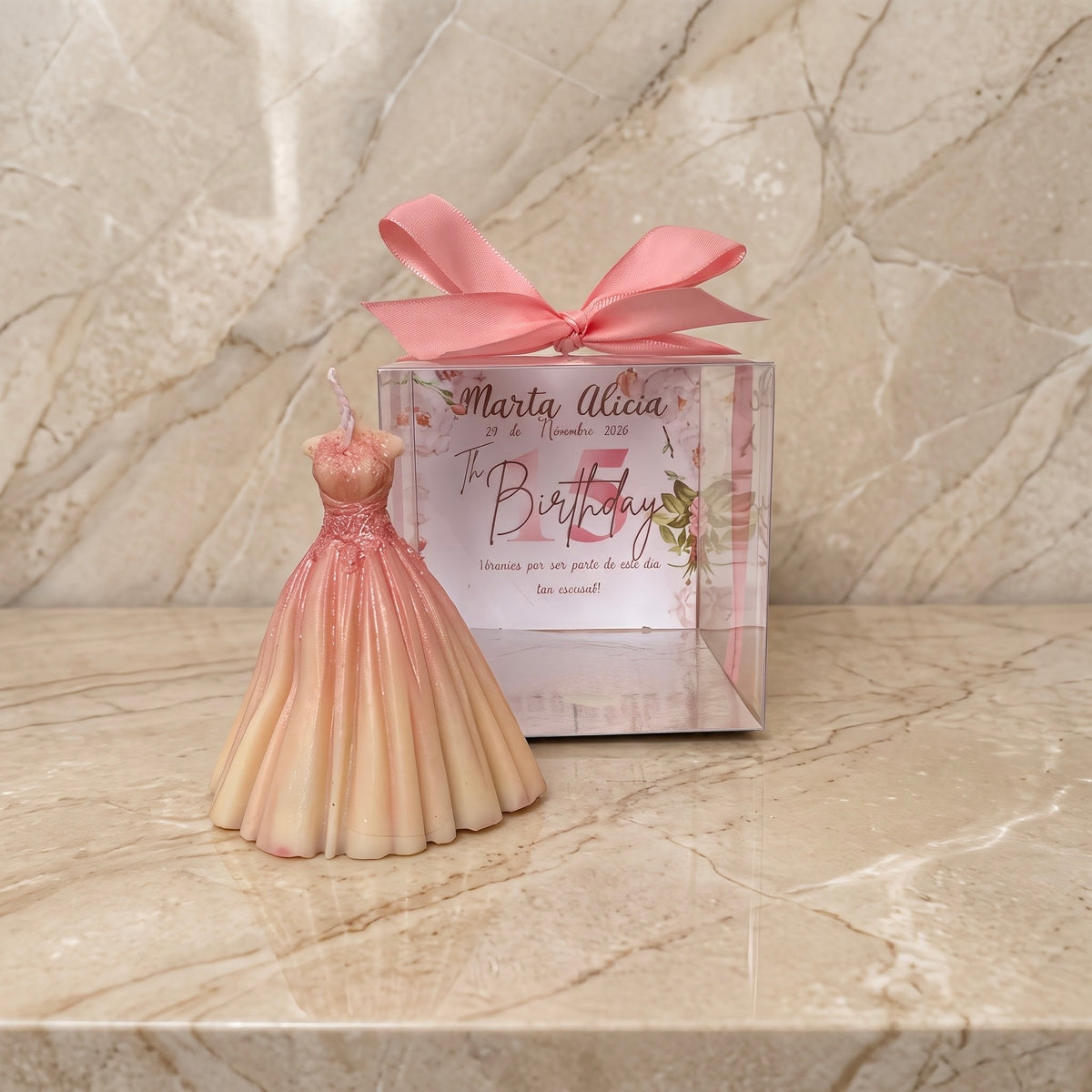 Vela de vestido personalizada en color rosa.